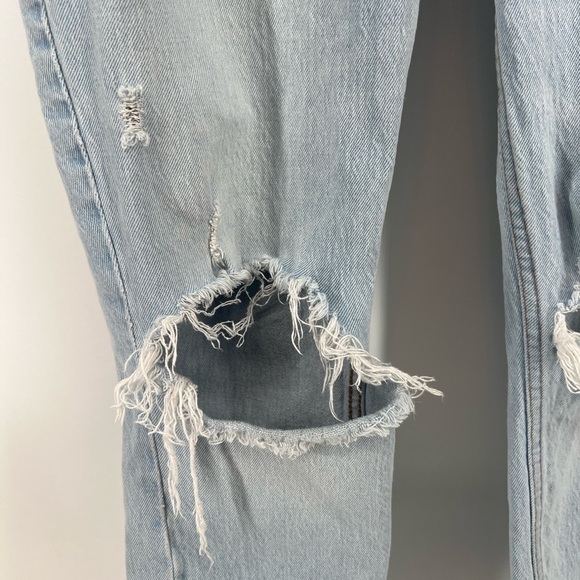 Abercrombie & Fitch The Skinny High Rise light wash distressed size 28 - Picture 10 of 13